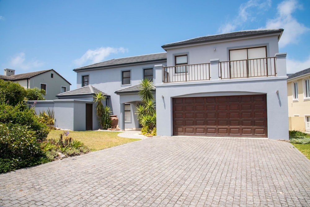 12 Dunnage — 4-Star Luxury Hotel in Knysna, South Africa