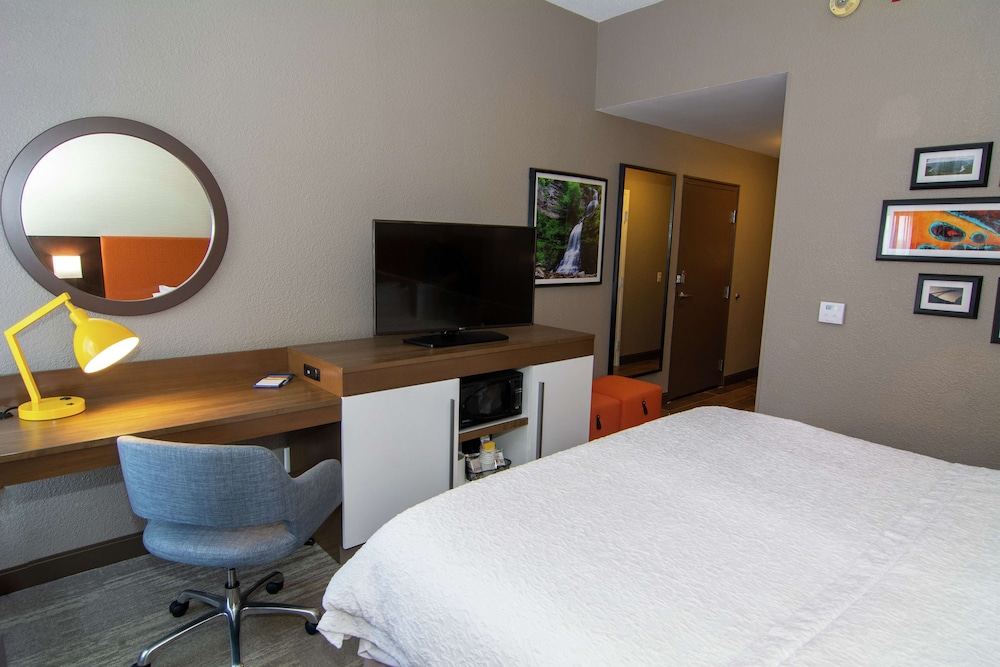 Hampton Inn Summersville - photo 14