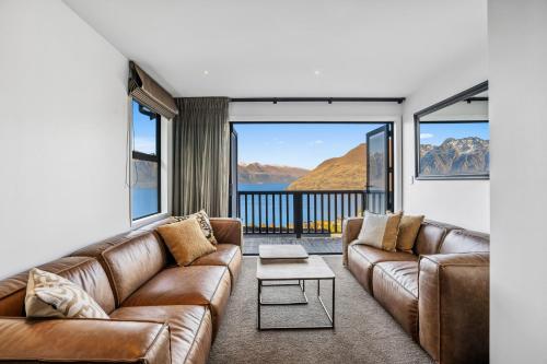Alpine Luxe Queenstown Holiday Home — 4-Star Luxury Hotel in Queenstown, New Zealand