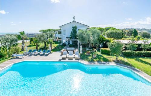 La Dolce Vita — 4-Star Luxury Hotel in San Costanzo, Italy