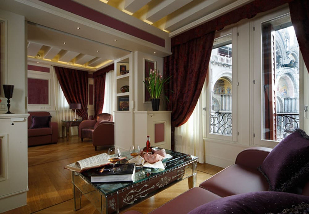 Bellevue Luxury Rooms San Marco Luxury — 4-Star Luxury Hotel in Venice, Italy