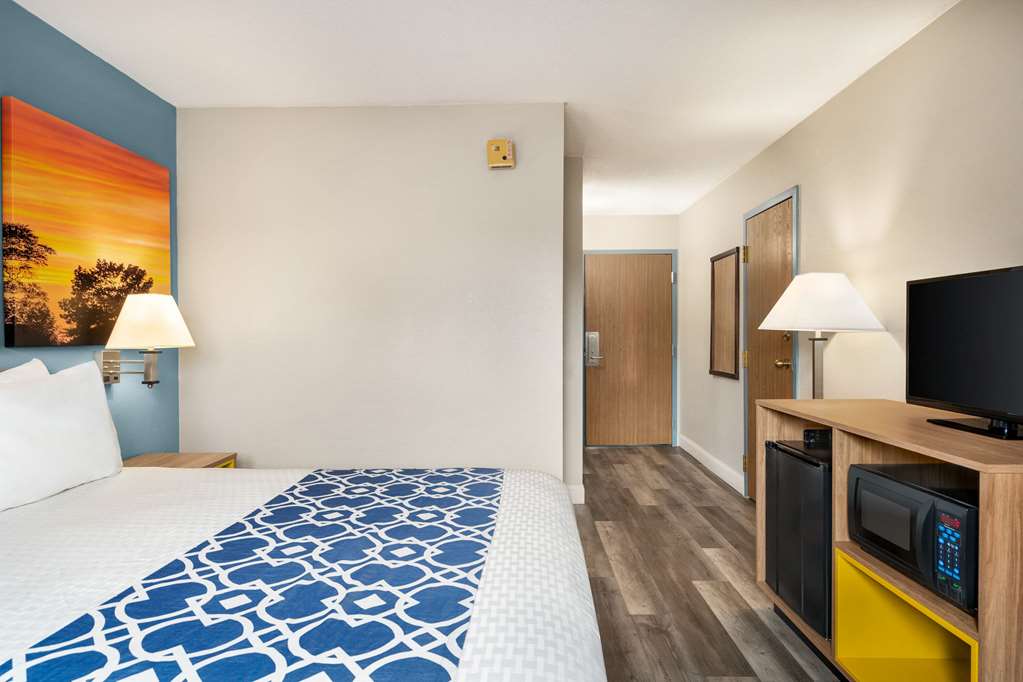 Days Inn by Wyndham Canastota Verona - photo 20