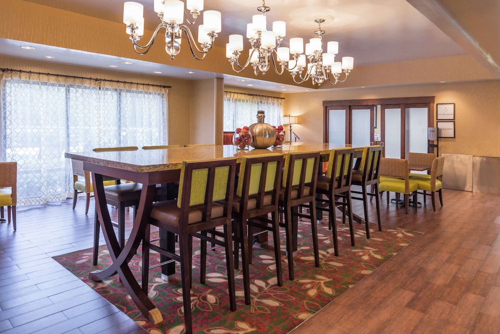 Hampton Inn Columbia Northeast Fort Jackson Area - photo 3