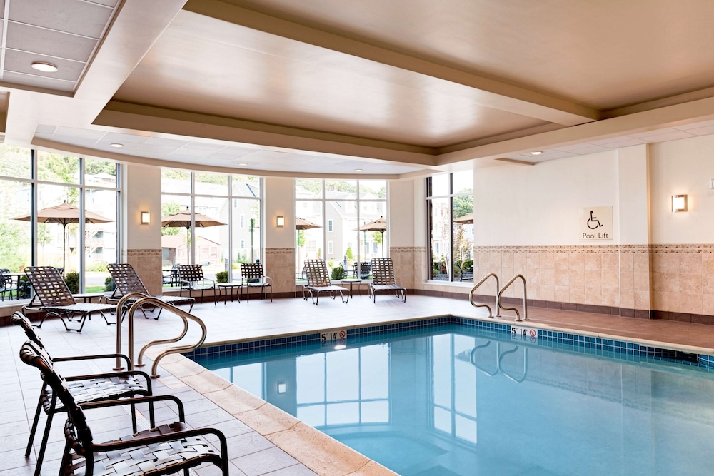 Hilton Garden Inn Boston Logan Airport - photo 37
