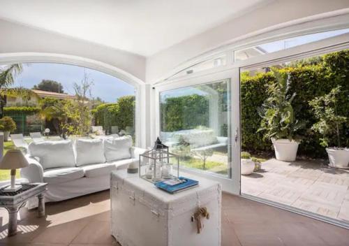 Seaside Villa — 4-Star Luxury Hotel in Carini, Italy