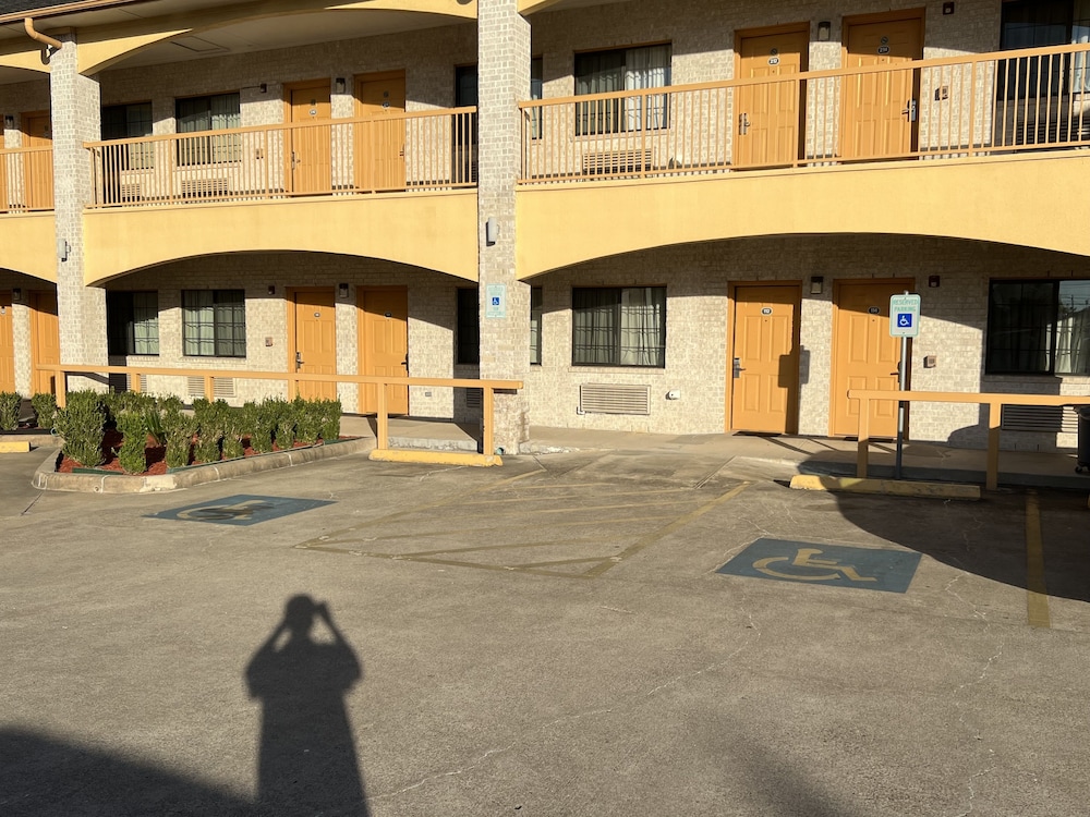 Scott Inn and Suites Houston - photo 30