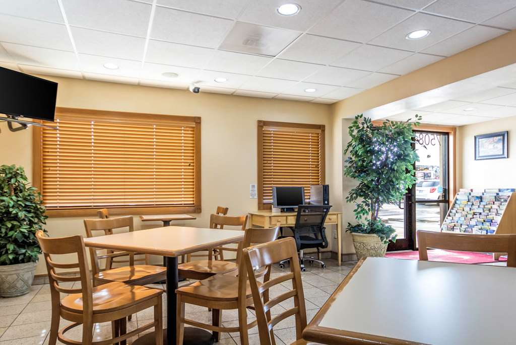 Econo Lodge Inn & Suites I 35 at Shawnee Mission - photo 45