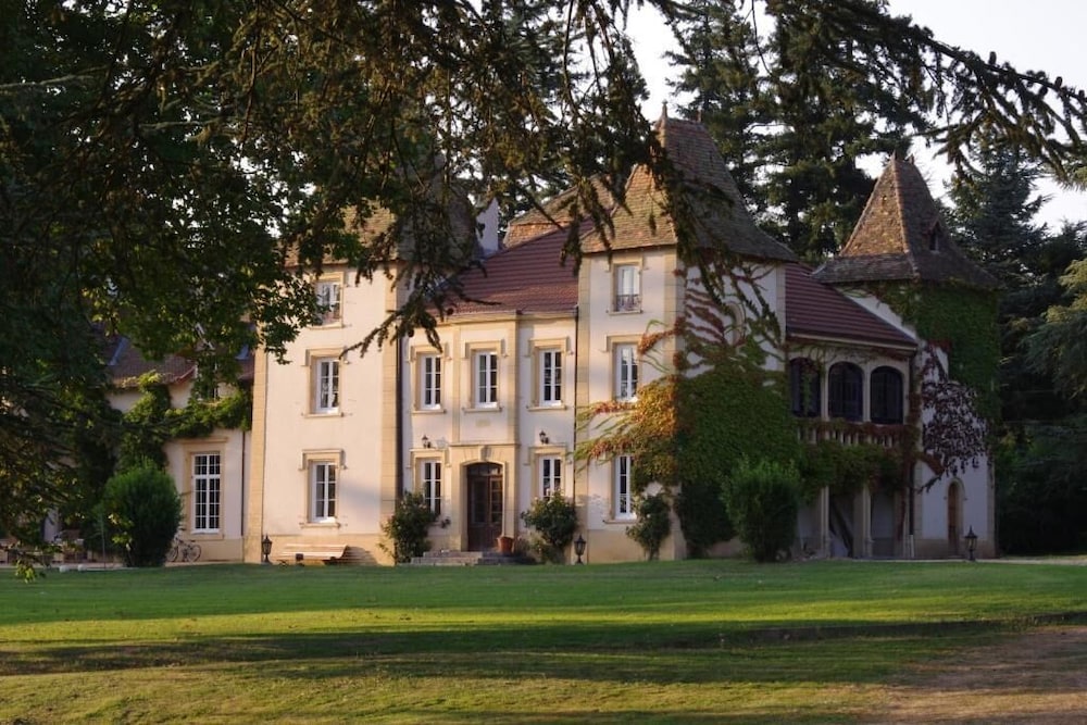 Domaine des Grands Cèdres — 4-Star Luxury Hotel in Roanne, France