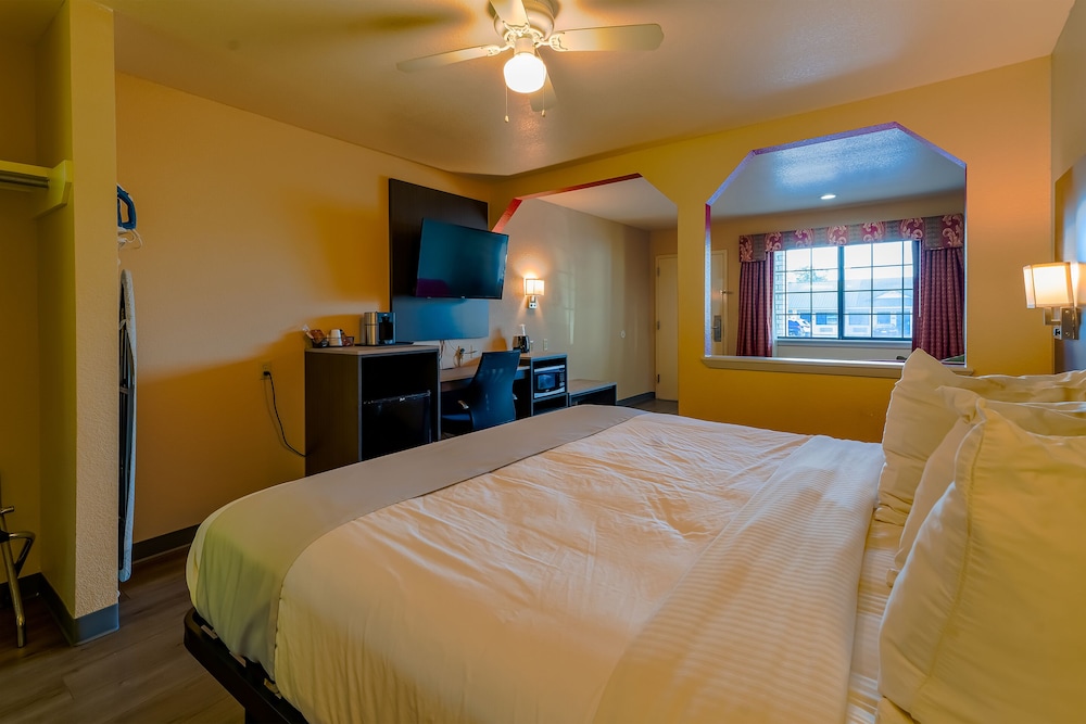 OYO Hotel Yoakum West - photo 7