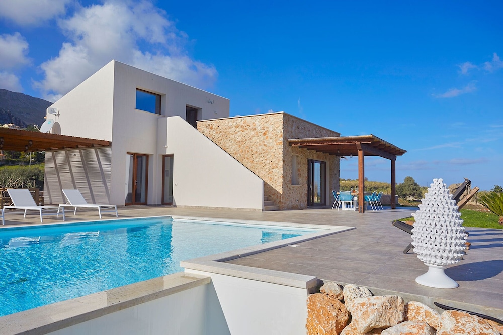Villa della Pigna — 4-Star Luxury Hotel in Castellammare Del Golfo, Italy