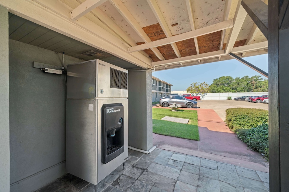 Americas Best Value Inn & Suites Brenham - photo 30