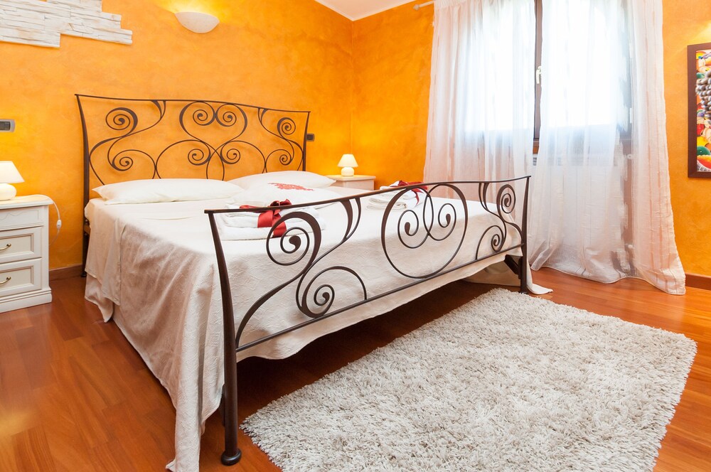 B&B La Dolce Vita — 4-Star Luxury Hotel in Quartu Sant'elena, Italy