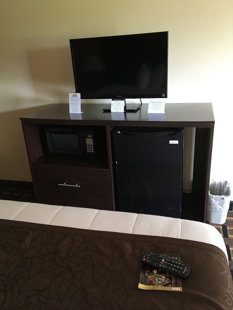 Days Inn by Wyndham Brooksville Dade City - photo 7