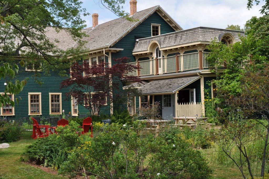 Holman's Heritage Suites — hotel in Summerside
