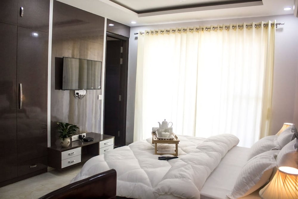 Parfait Street 2bhk Srvc Apartment Horizon Cnter