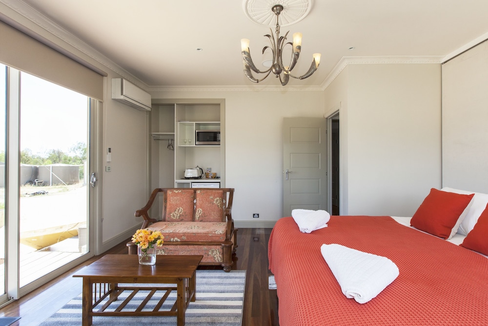 The Grand Manor — 4-Star Luxury Hotel in Stawell, Australia