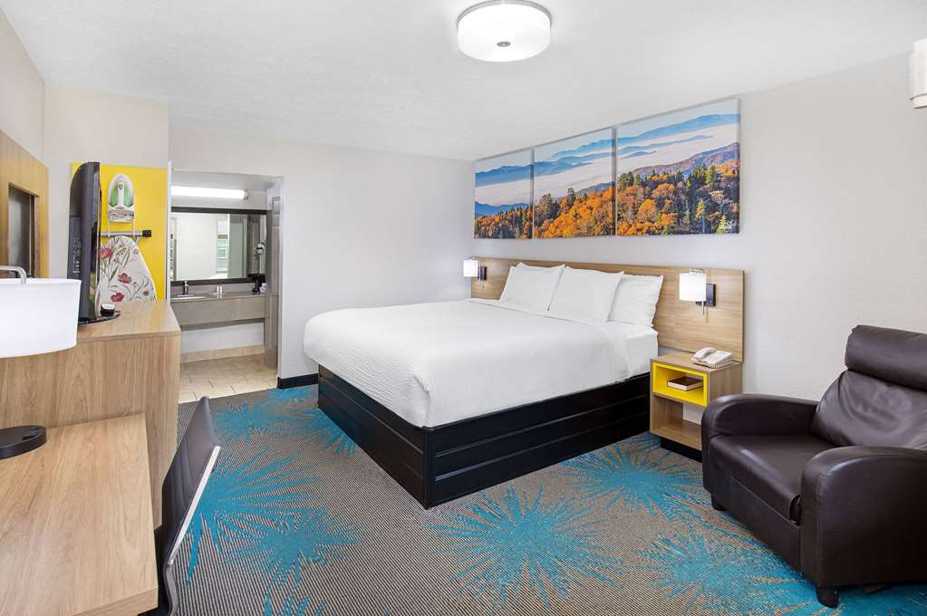 Days Inn by Wyndham Savannah - photo 22