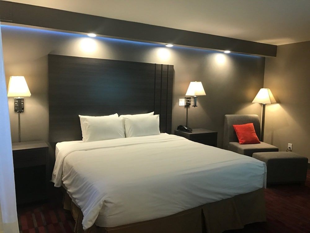 GreenTree Inn & Suites Alhambra - photo 41