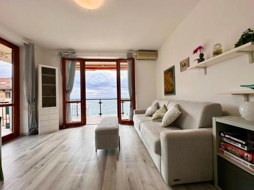 OSPEDALETTI Mare e Relax Affittasi Oasi Riviera con campo da Tennis e Sala Giochi — 4-Star Luxury Hotel in Ospedaletti, Italy