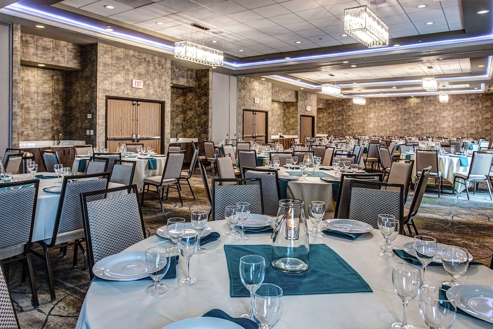 Hilton Garden Inn Topeka - photo 32