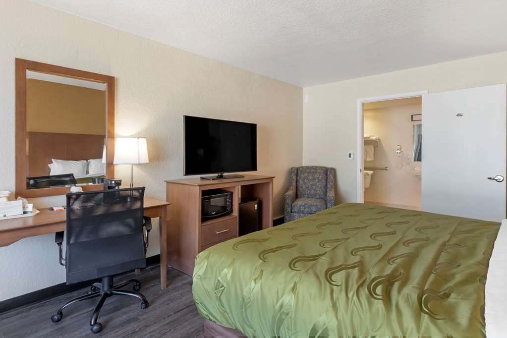 Quality Inn Saint Petersburg North Tampa Bay - photo 9