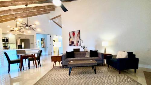 Modern Life in Rancho Mirage, United States