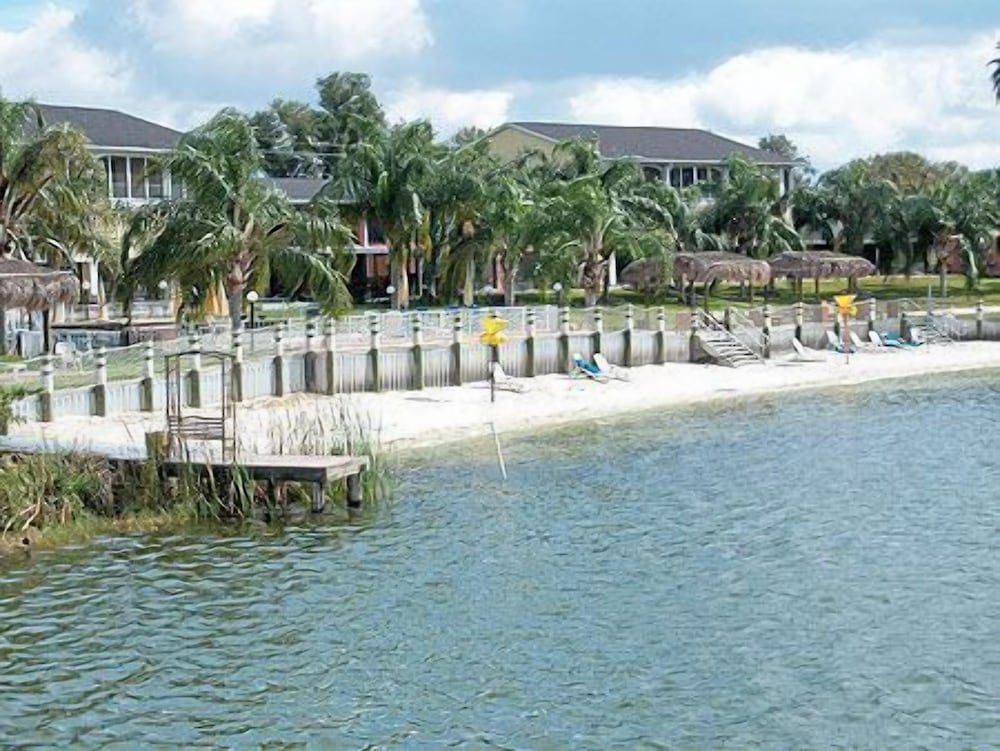 Lake Roy Beach Inn - photo 40