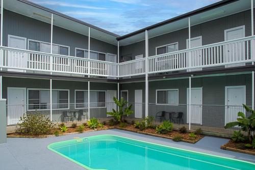 Pacific Motel 04 — Forster
