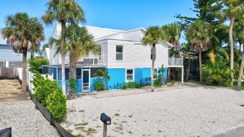 Charming Fort Myers Beach House — 4-Star Luxury Hotel in Fort Myers Beach, United States