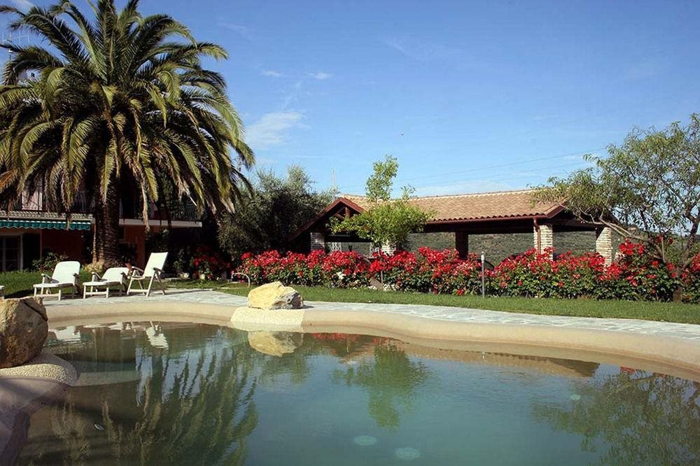 Agriturismo Ada Musso ss — 4-Star Luxury Hotel in Diano Arentino, Italy