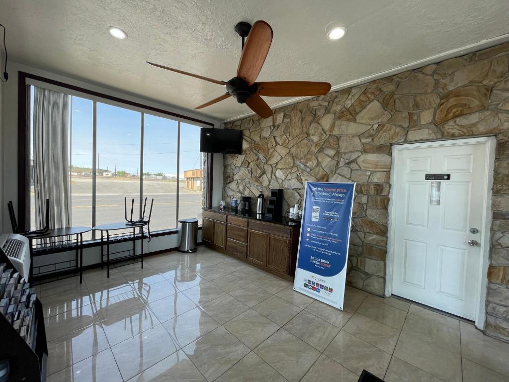 Motel 6 Hermison OR Umatila - photo 2