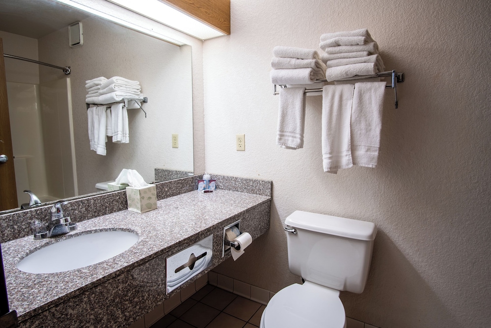 Blue Way Inn & Suites Eagan - photo 18