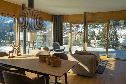 Sunrise2sunset — 4-Star Luxury Hotel in Arosa, Switzerland