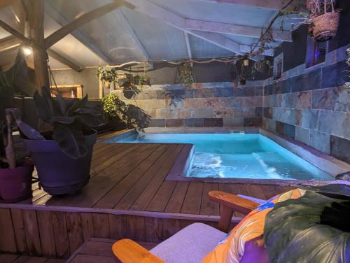 Insolite Bois Cailloux Avec SPA - last minute hotel in Unknown City