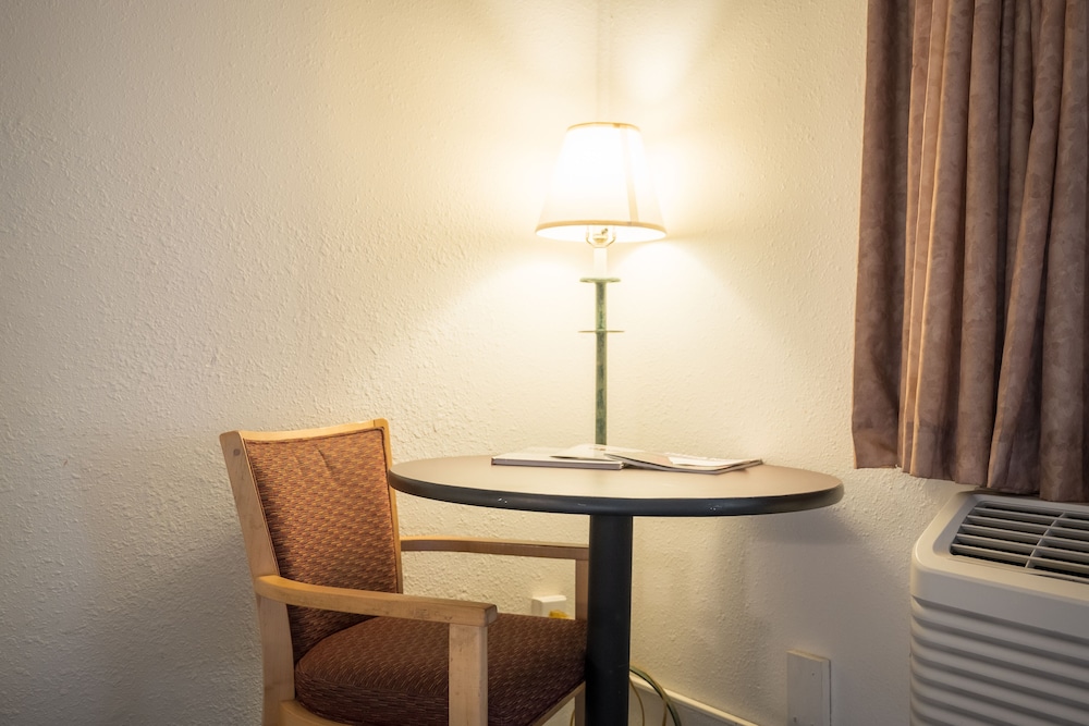 The Junction Hotel and Hostel - photo 15