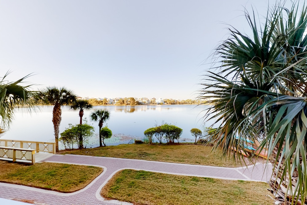 Carillon Beach Inn - photo 36