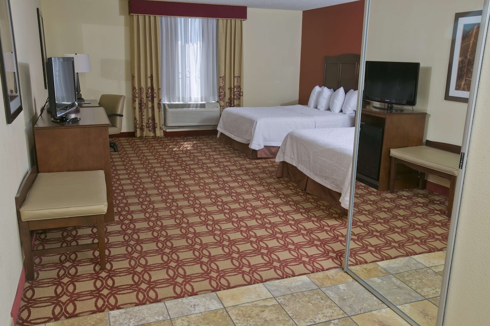Hampton Inn & Suites Wiggins - photo 21