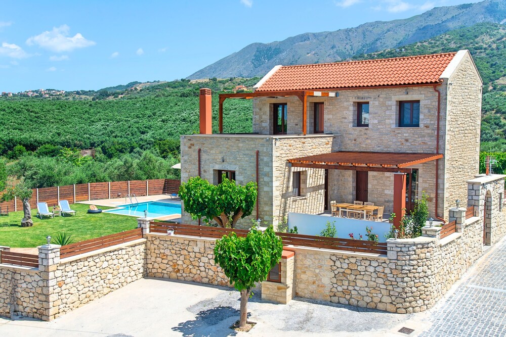 Cretan Sunrise Villa with Heated Pool — 4-Star Luxury Hotel in Georgioupolis, Greece