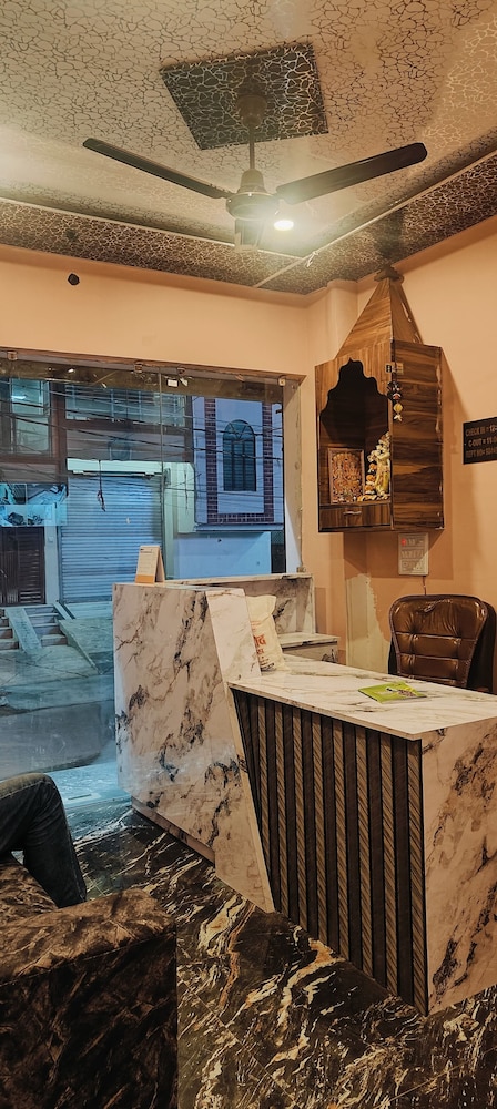 Hotel Blu Heaven in Gorakhpur, India