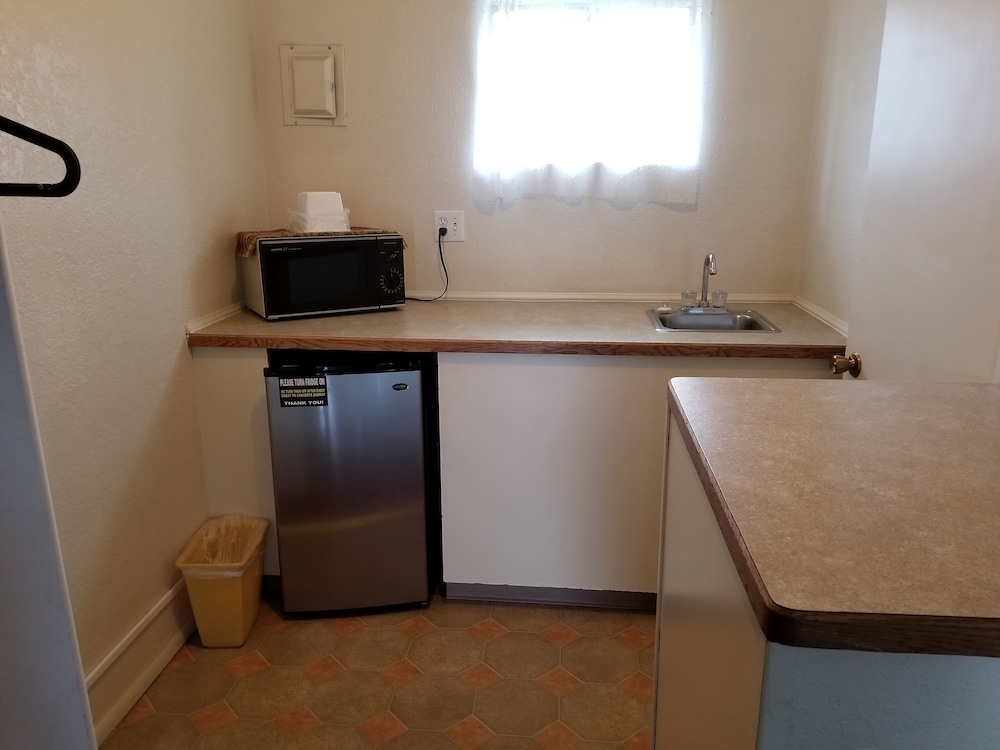 Sandman Motel - photo 8