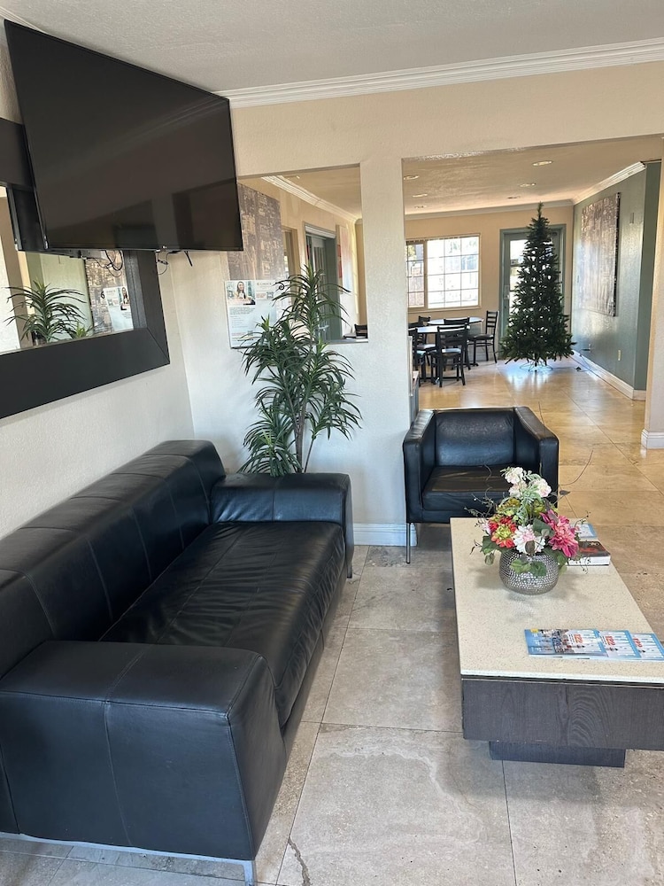 Hotel Avenida Oceanside - photo 3