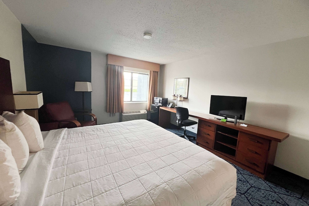 Baymont by Wyndham Columbia MO - photo 7