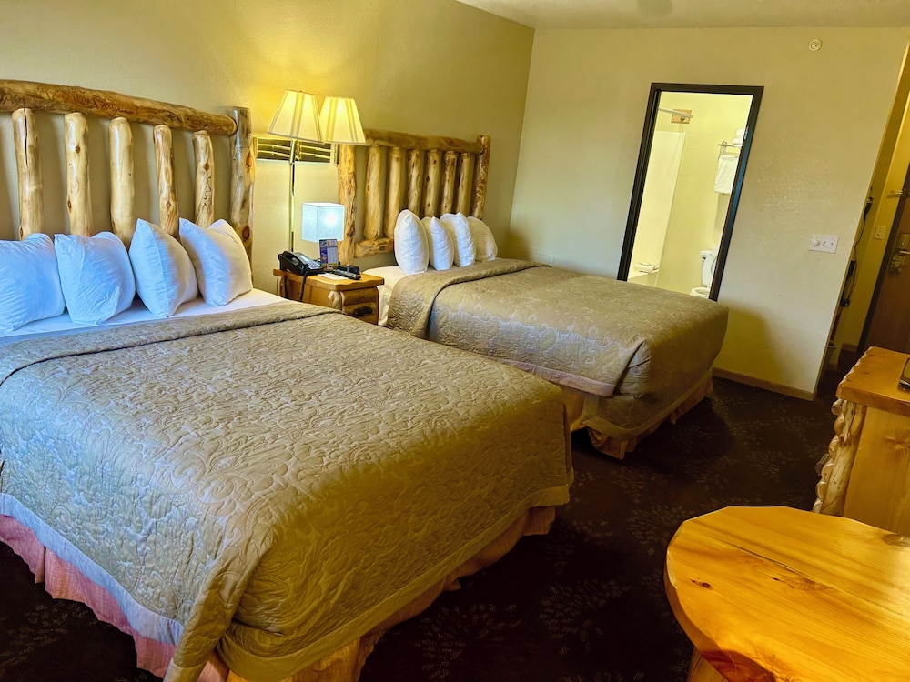 Super 8 by Wyndham Bridgeview of Mackinaw City - photo 13