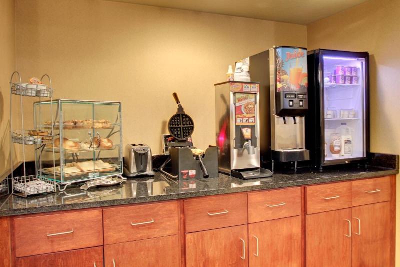 Cobblestone Inn & Suites Eaton - photo 46