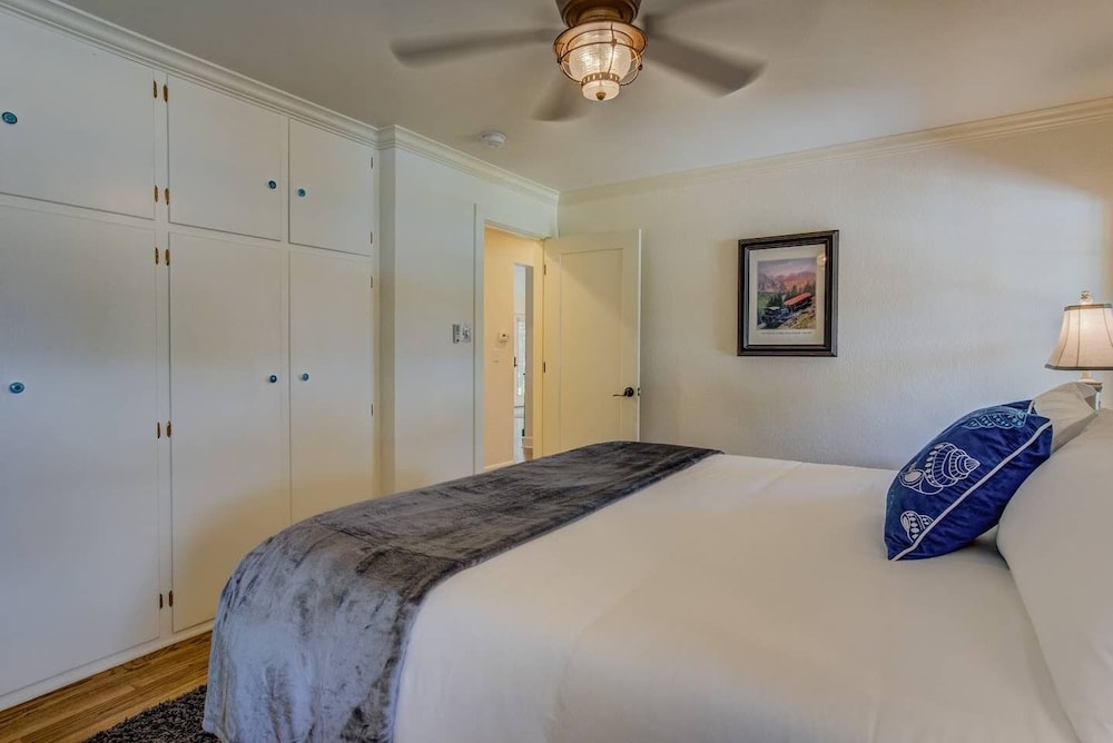 5BR Mnt Viewsdowntown Luxuryfirepit & RV Parking - photo 6