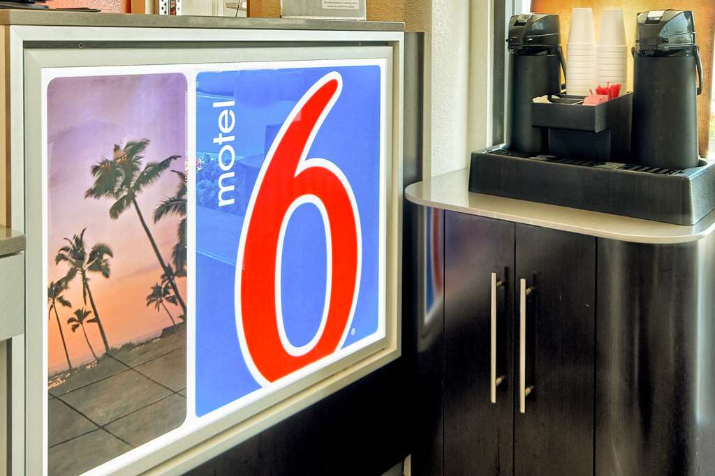 Motel 6 Fresno CA Blackstone North - photo 21