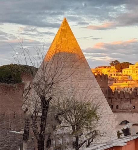 The Golden Pyramid — 4-Star Luxury Hotel in Rome, Italy