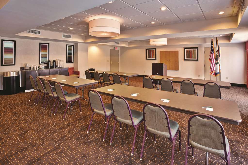 La Quinta Inn & Suites by Wyndham Elkview Charleston NE - photo 40