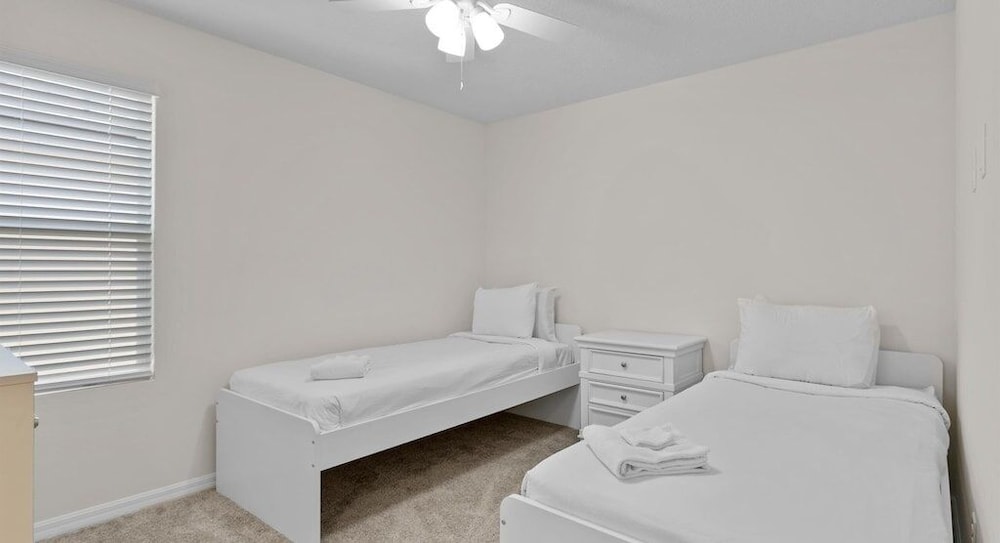 Lake View Solara Resort 6 Bed private Pool 6 Bedroom Home - photo 41