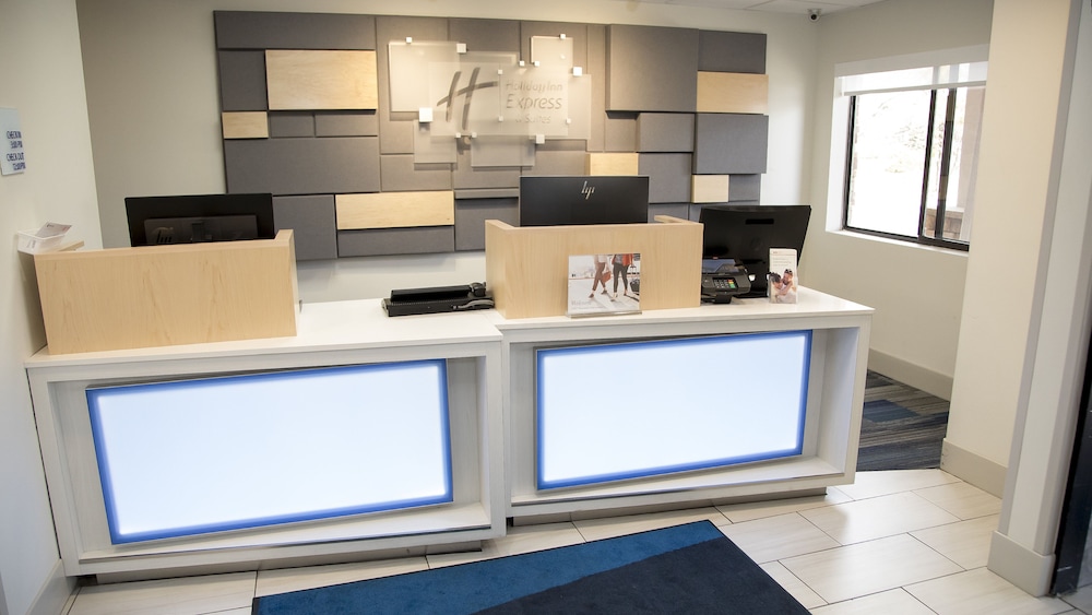 Holiday Inn Express & Suites Colorado Springs North by IHG - photo 2